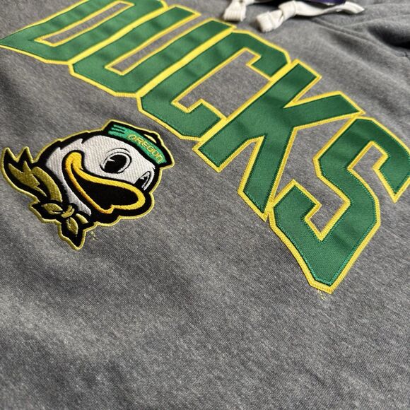 Oregon Ducks Hoodie Men’s L Gray Spellout Logo Captivating New - Picture 3 of 11